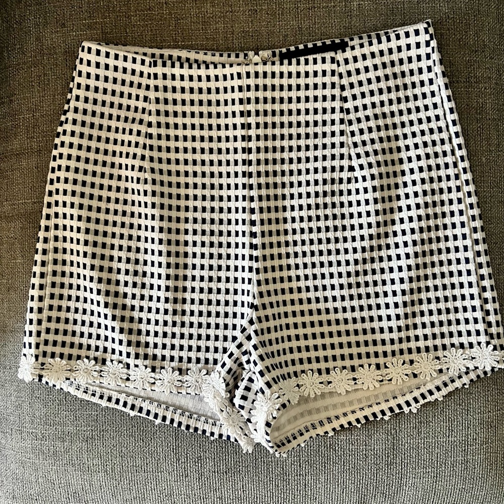 Gingham print, daisy texture, high waisted shorts